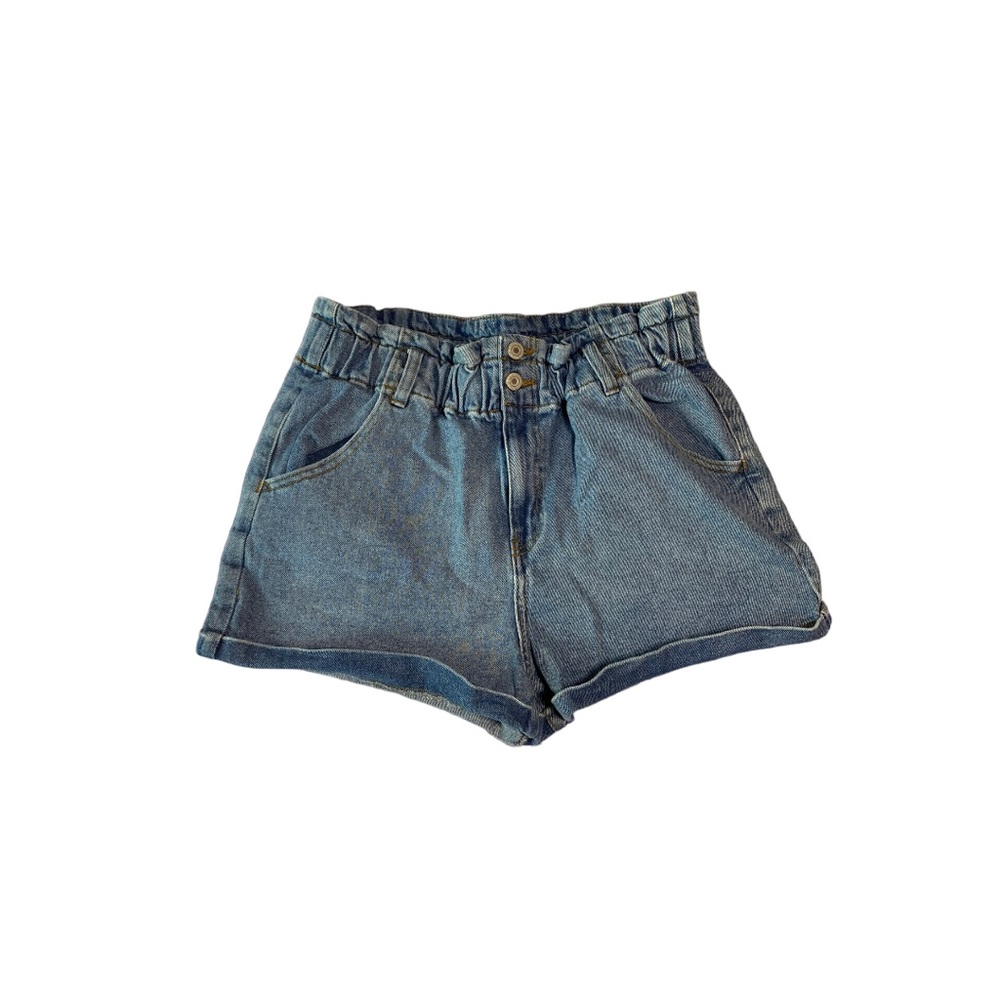 SO High Rise Relaxed Mom Short Light Wash, Size 11/30W